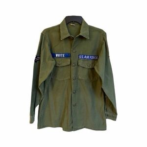 VINTAGE, US AIR FORCE OG-107 FATIGUE UTILITY SHIRT. 15 1/2 X 33